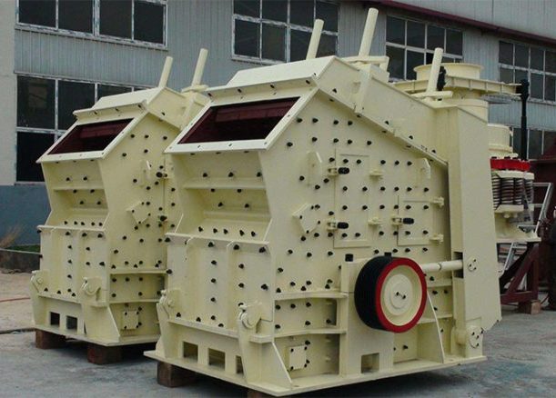 Operation and maintenance of impact crusher